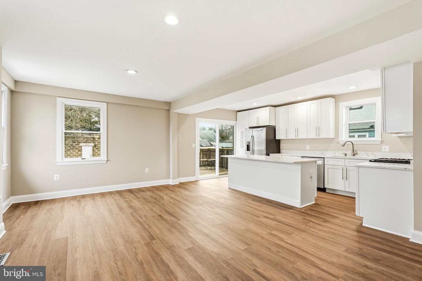 8000 Oakleigh Road photo 7