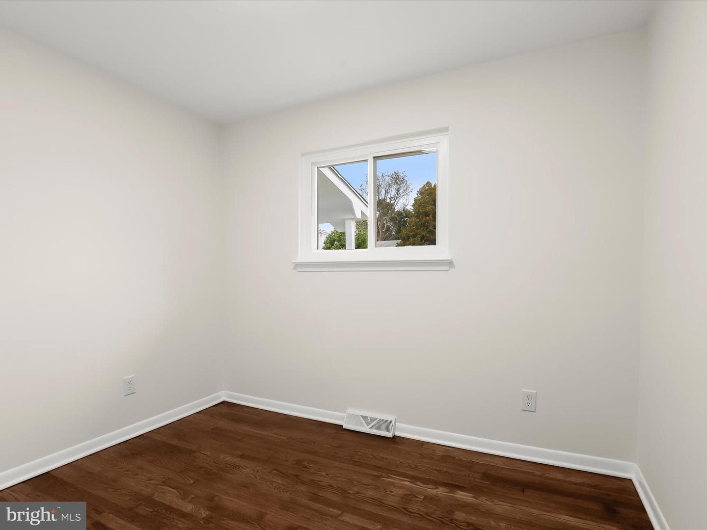 3525 Cabot Road photo 24