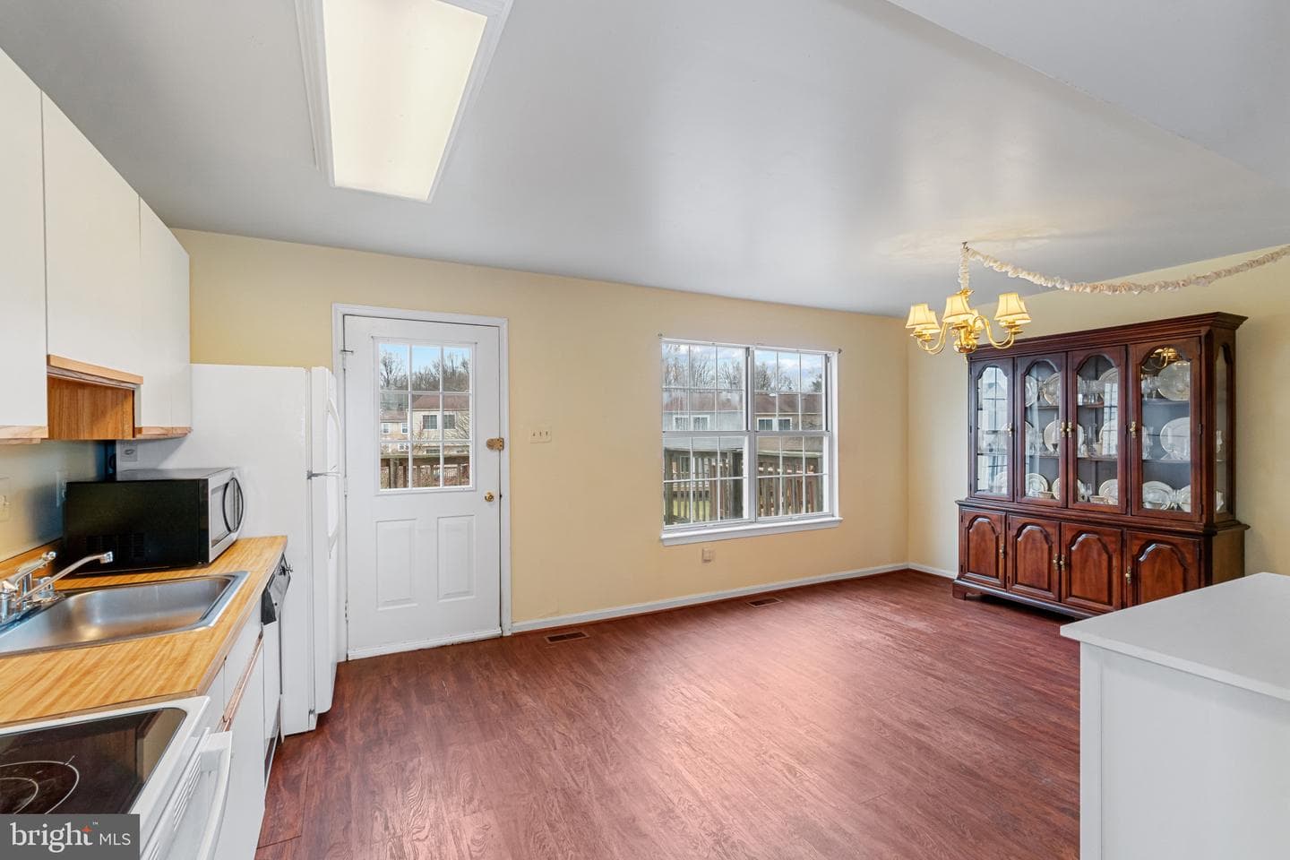 41 Chesthill Court photo 6