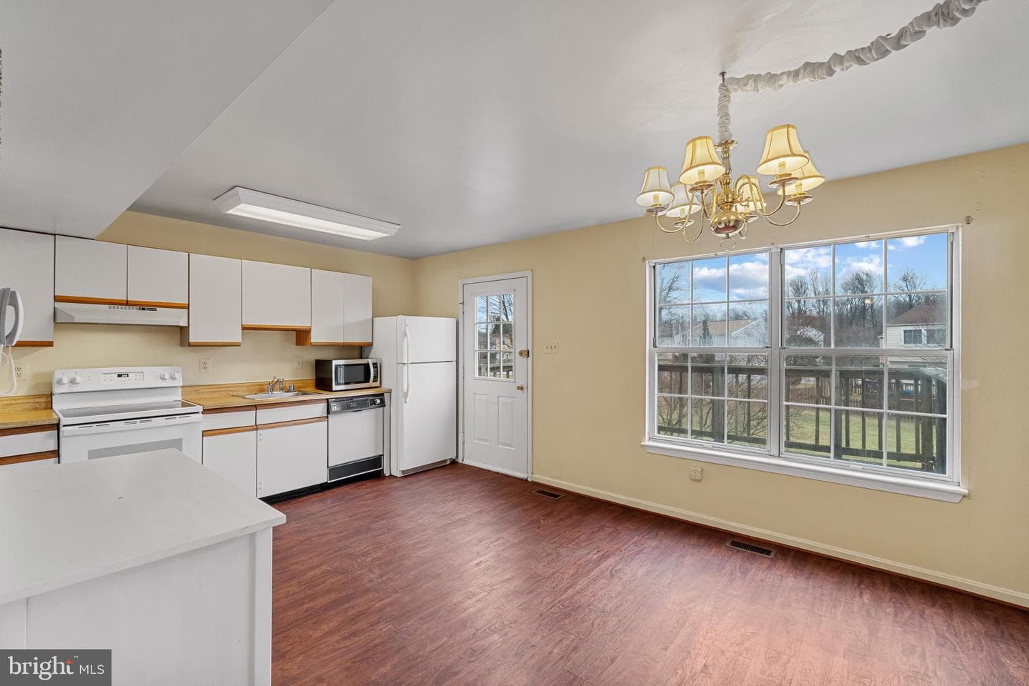 41 Chesthill Court photo 9