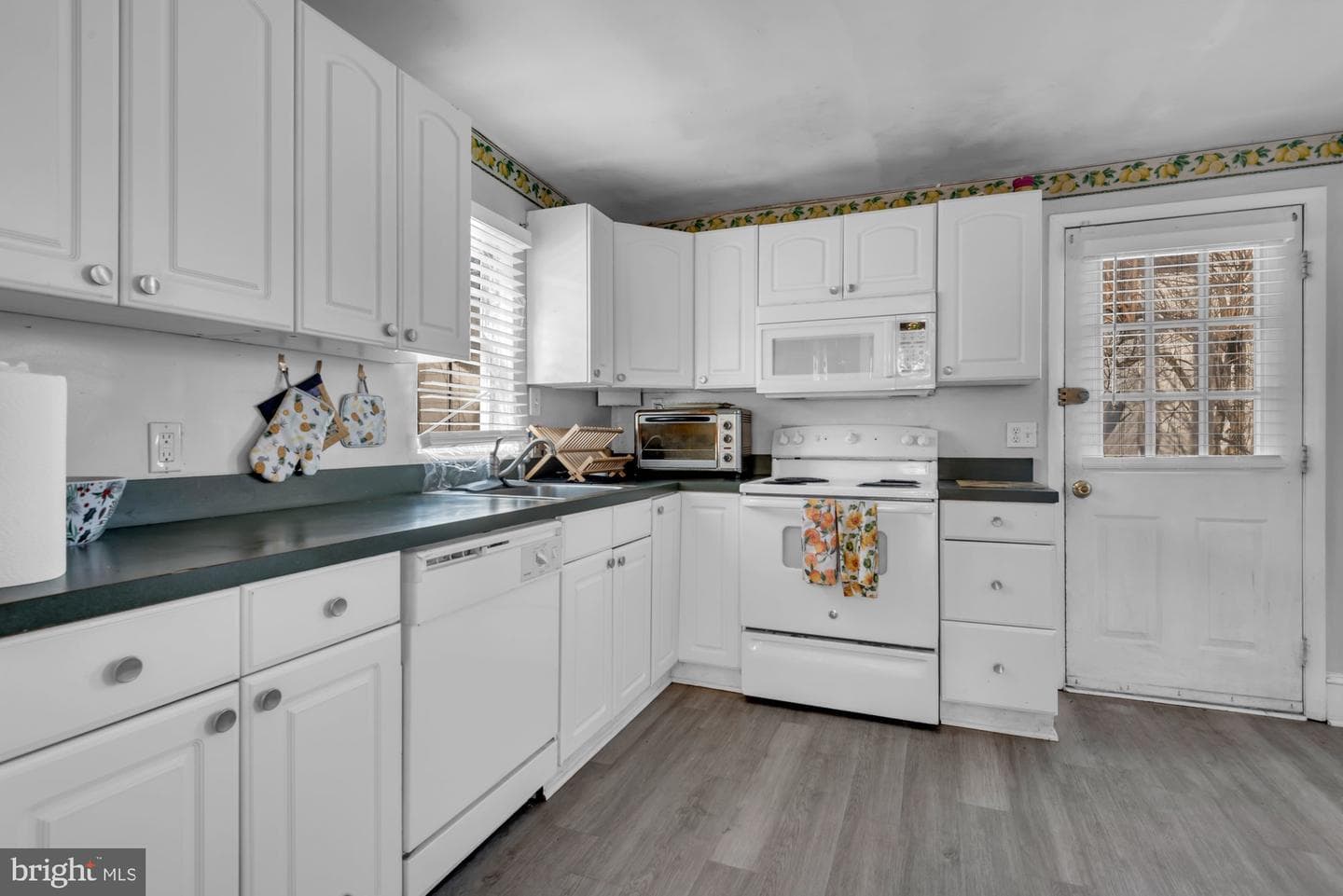 20 Waldron Avenue photo 10