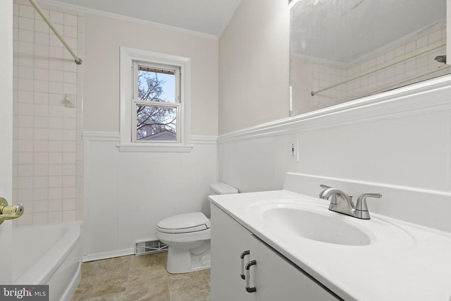 132 Warwick Drive photo 36