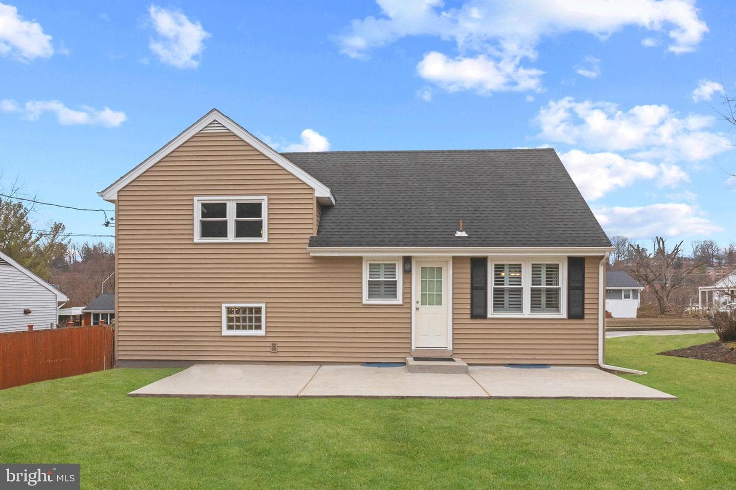 132 Warwick Drive photo 4