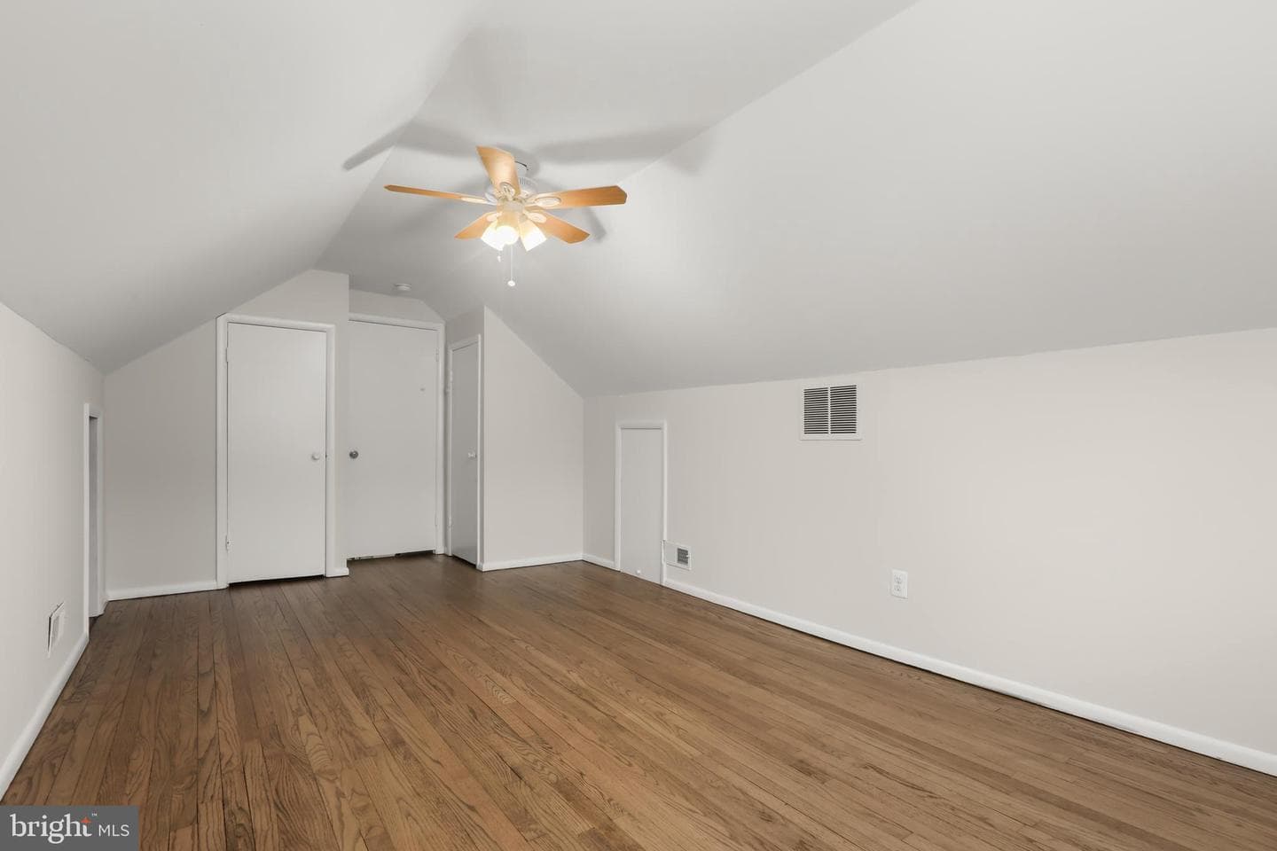 132 Warwick Drive photo 40