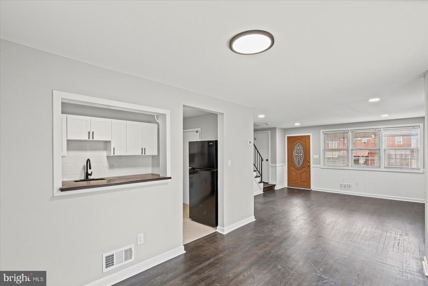 306 Capitol Court photo 10