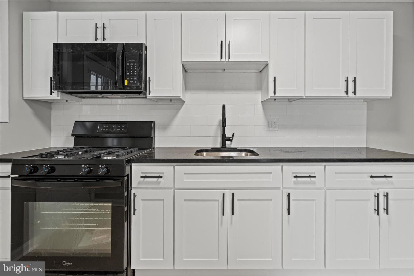 306 Capitol Court photo 11