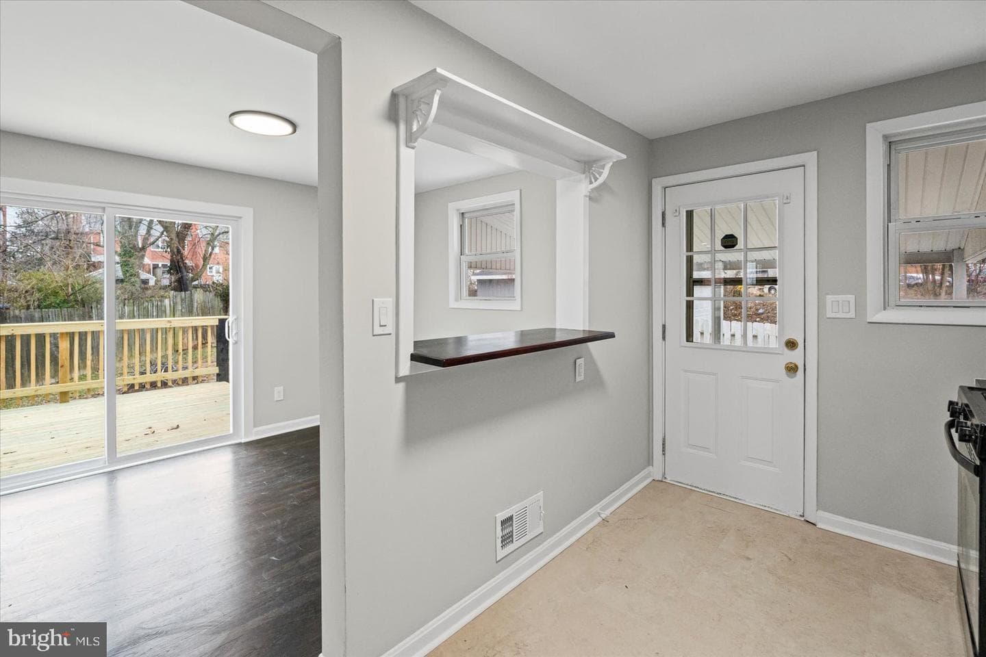 306 Capitol Court photo 13