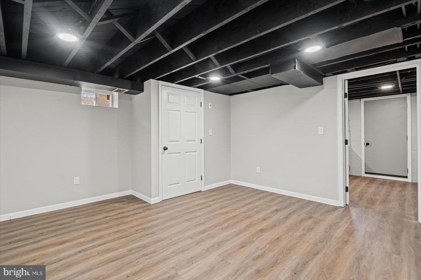 306 Capitol Court photo 14