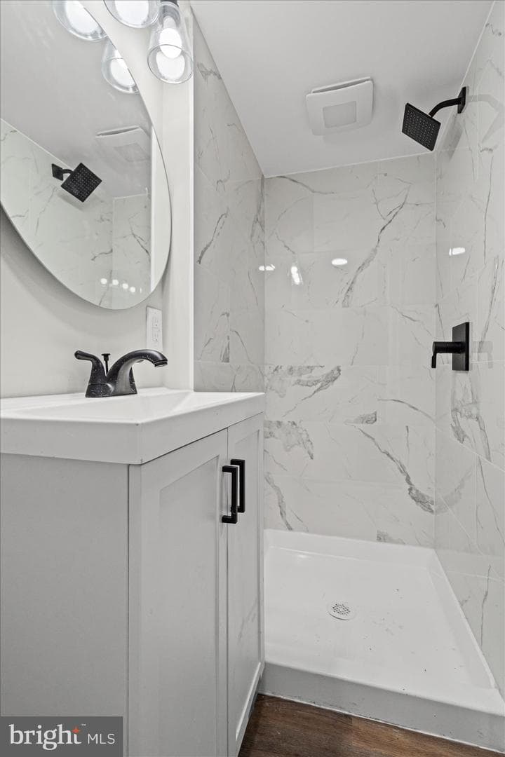 306 Capitol Court photo 16