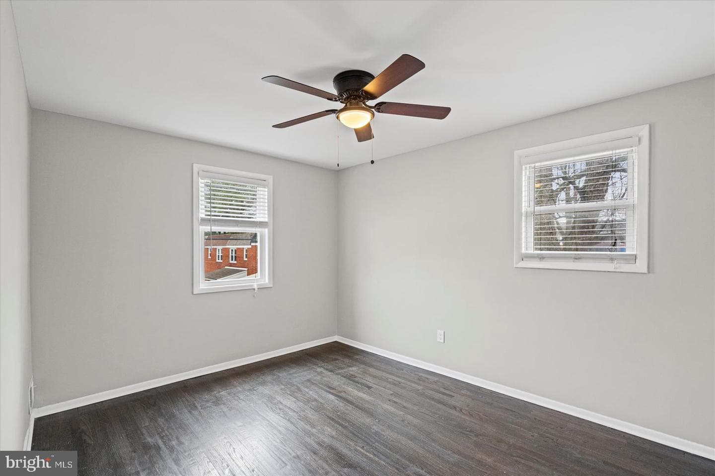 306 Capitol Court photo 20