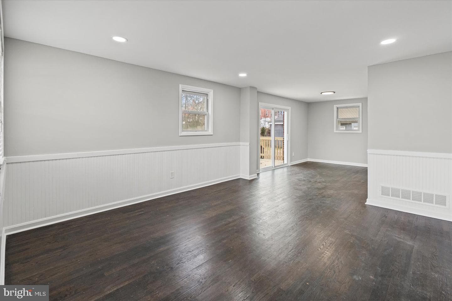 306 Capitol Court photo 3
