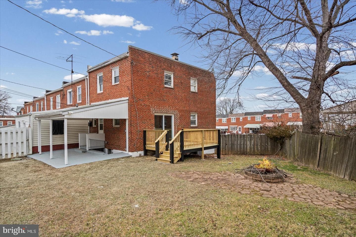 306 Capitol Court photo 33
