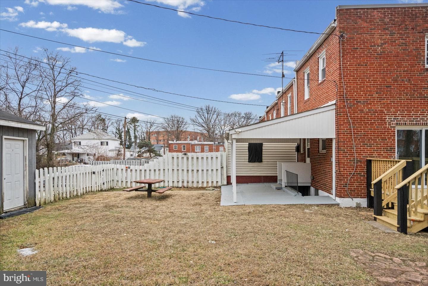 306 Capitol Court photo 34