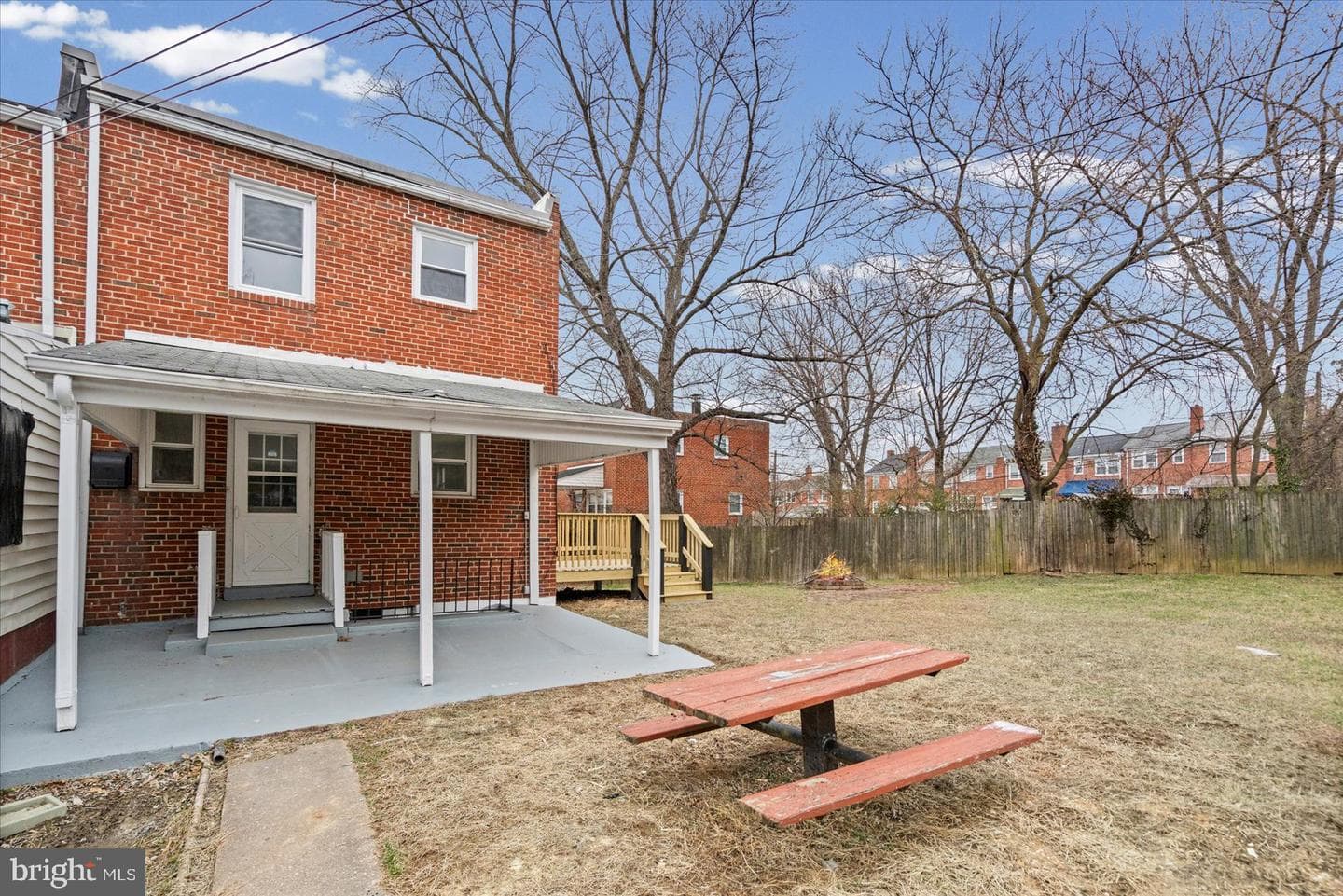 306 Capitol Court photo 35
