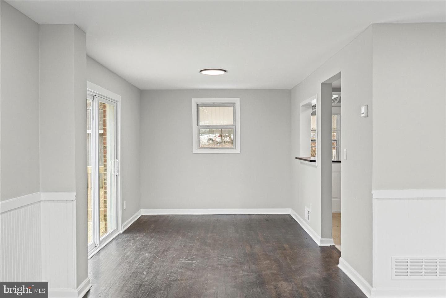 306 Capitol Court photo 4