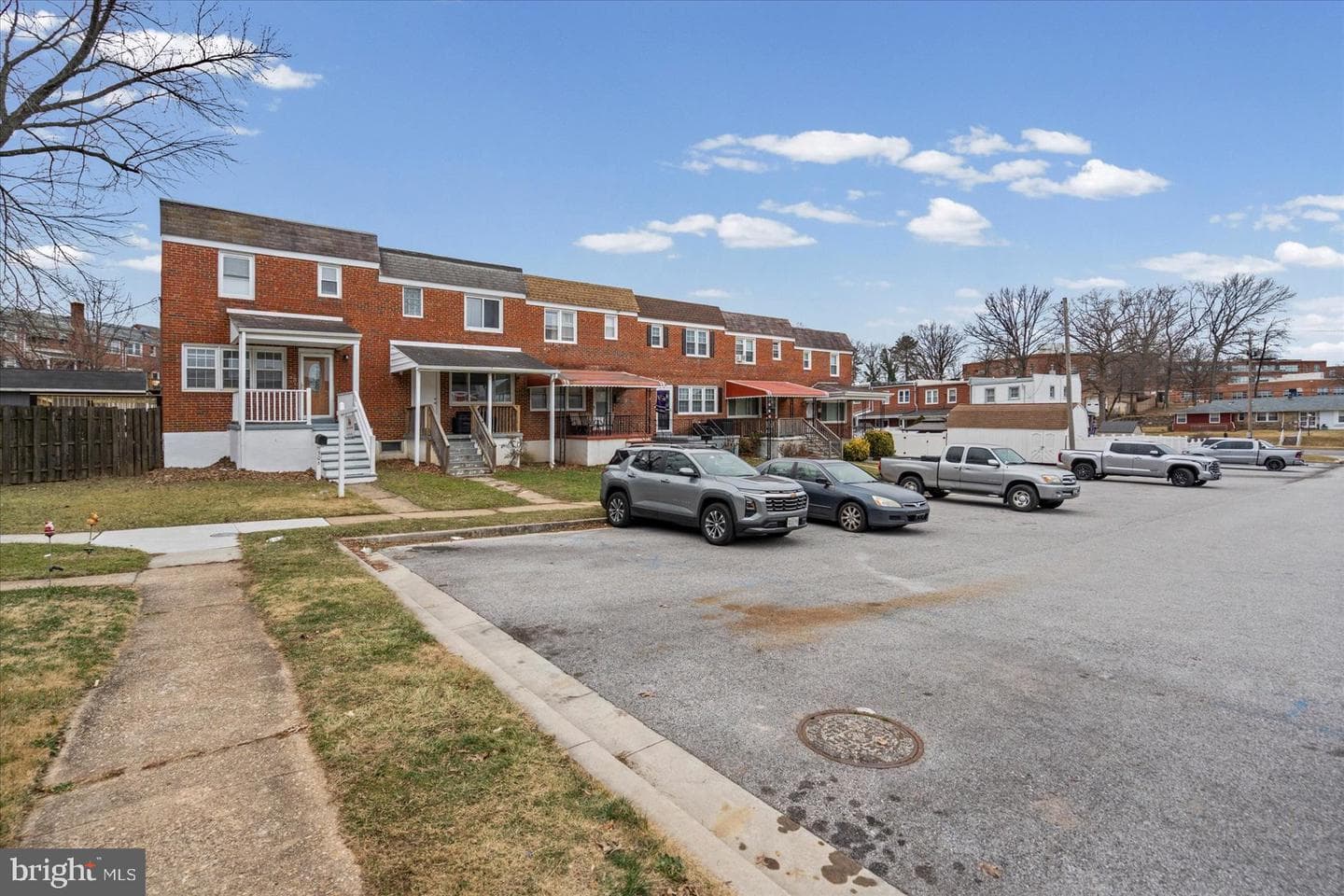 306 Capitol Court photo 43