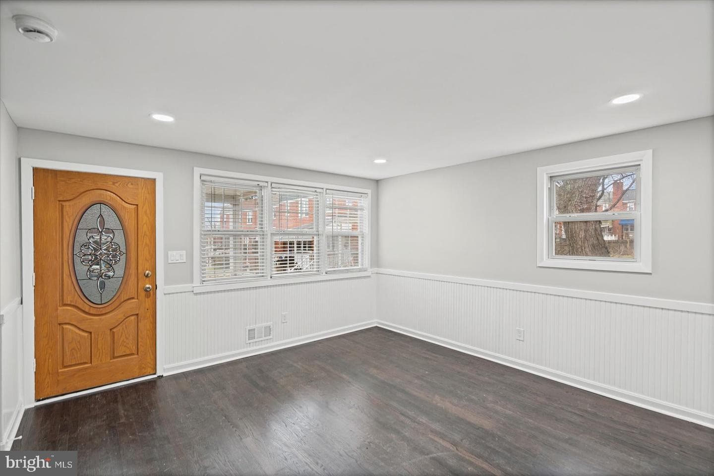 306 Capitol Court photo 8