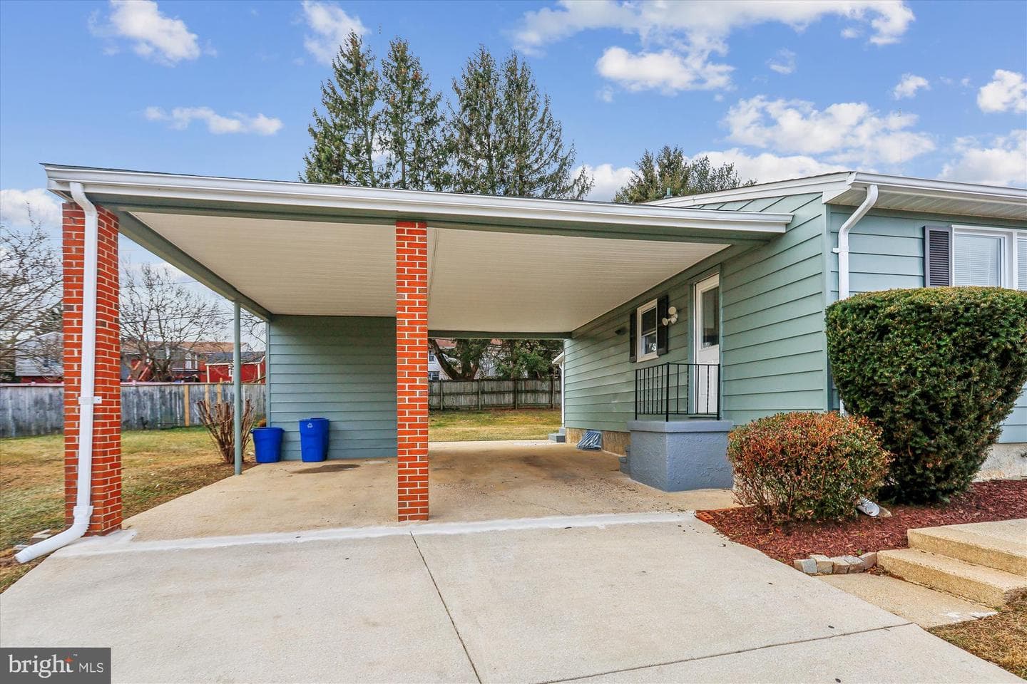 7 Cedar Bluff Court photo 2