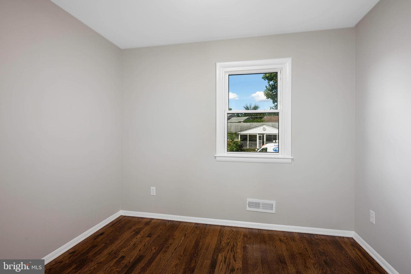 1847 Wycliffe Road photo 19