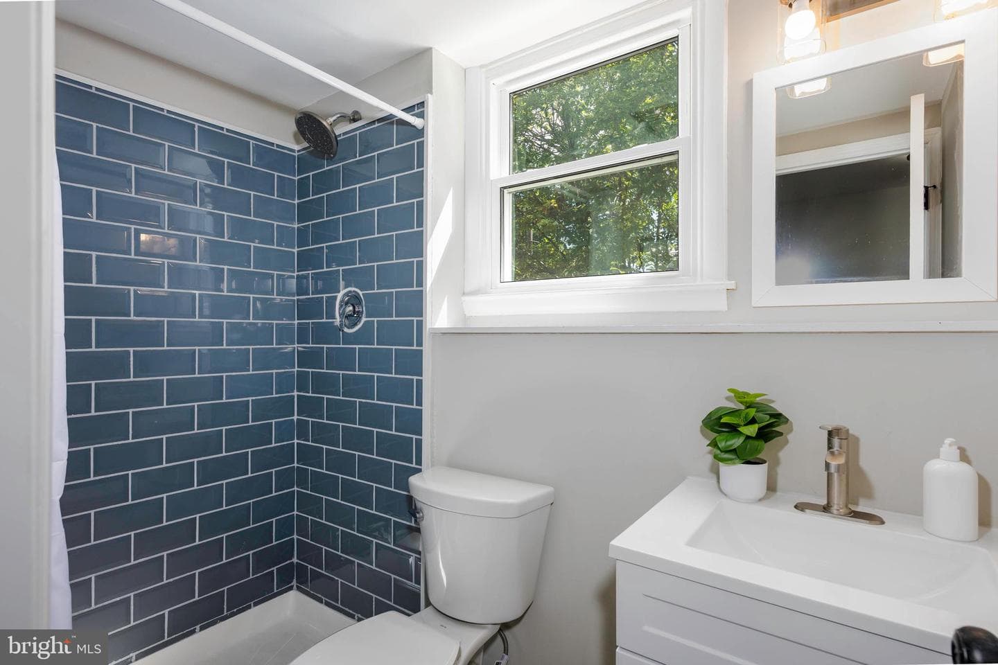 1847 Wycliffe Road photo 24