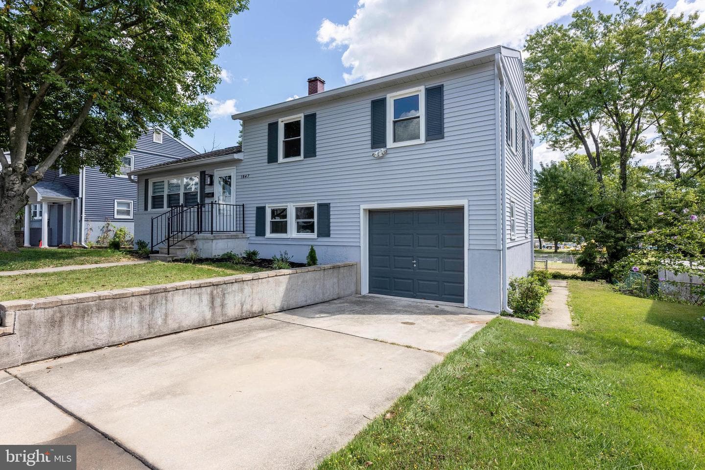 1847 Wycliffe Road photo 3