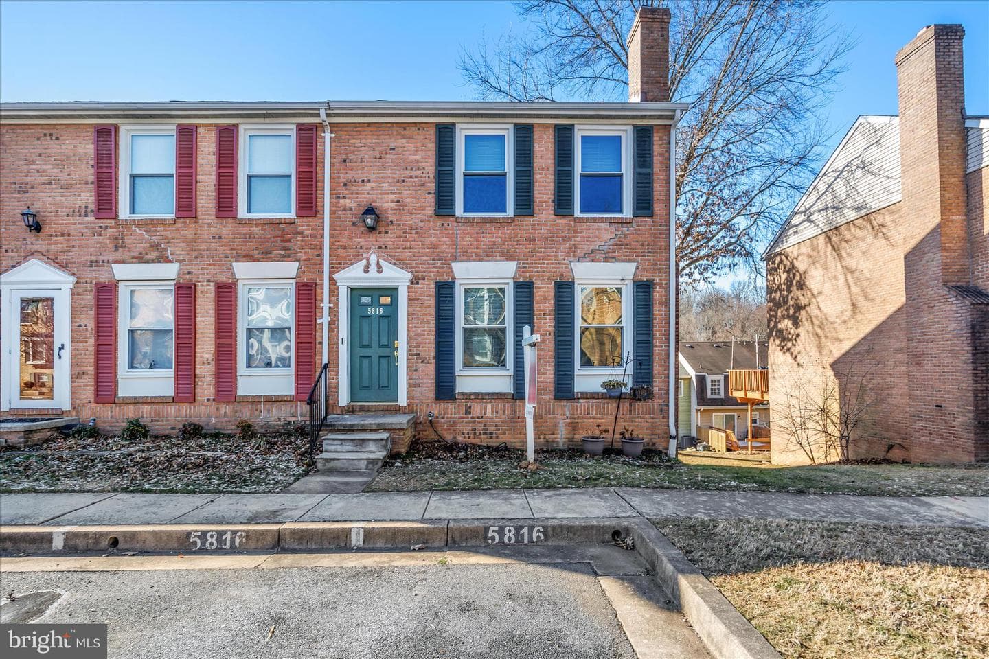 5816 Richardson Mews Square