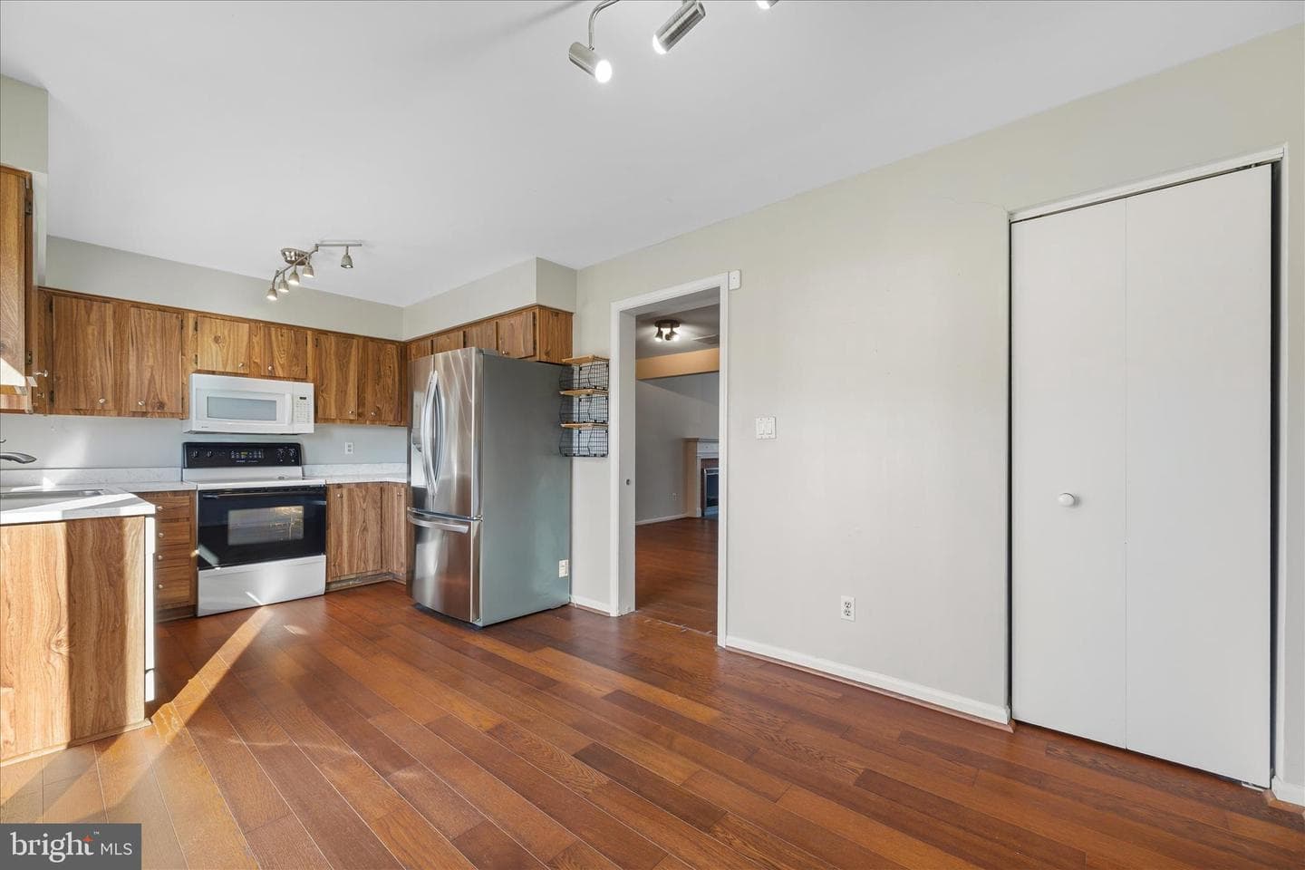 5816 Richardson Mews Square photo 10