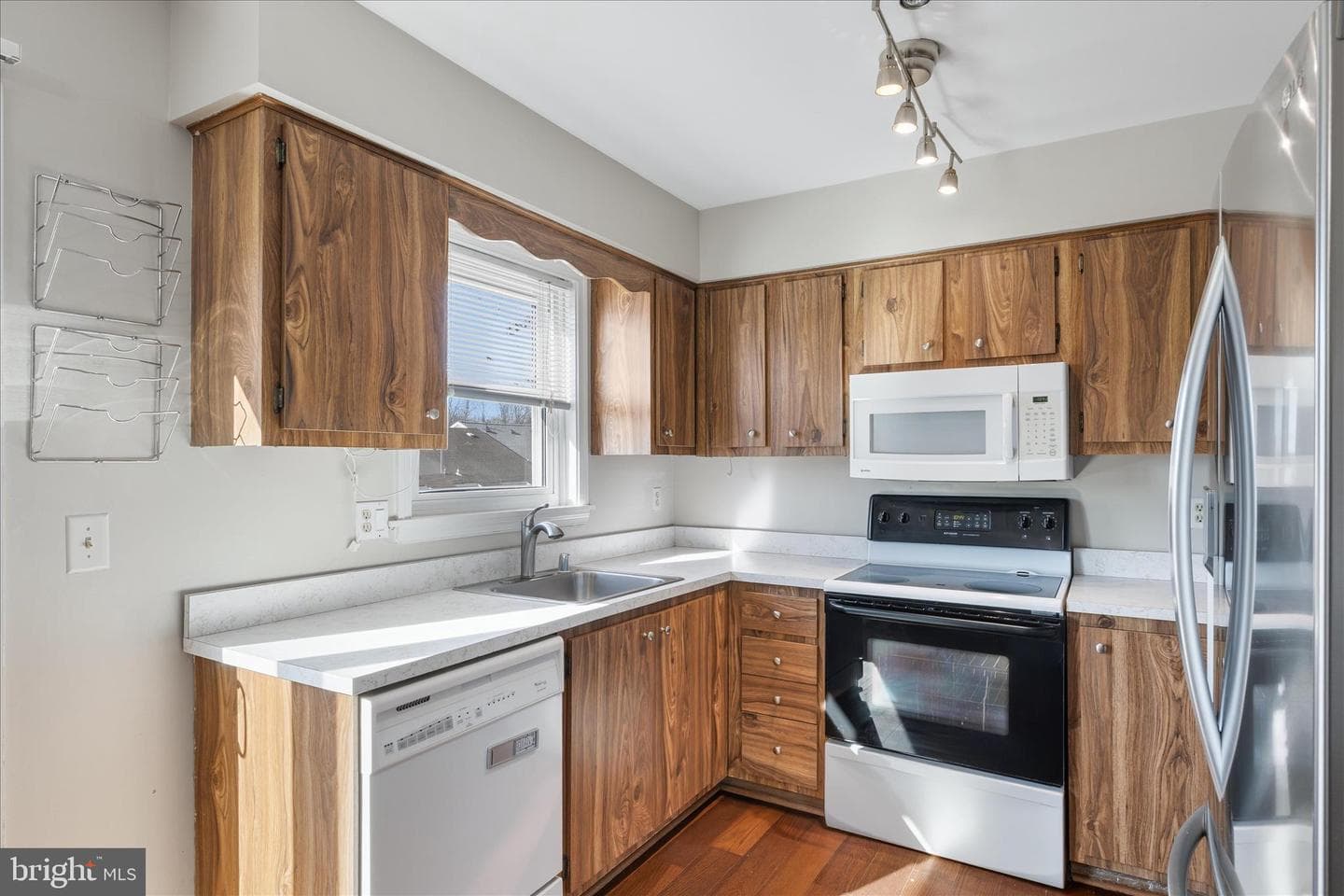 5816 Richardson Mews Square photo 12