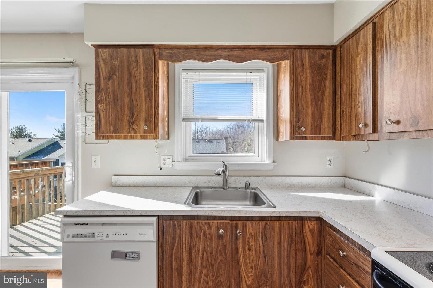 5816 Richardson Mews Square photo 14