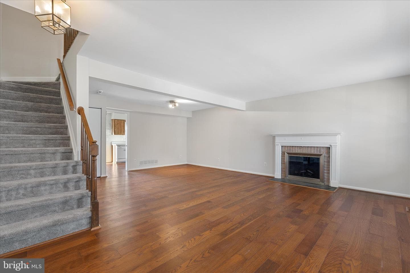 5816 Richardson Mews Square photo 3