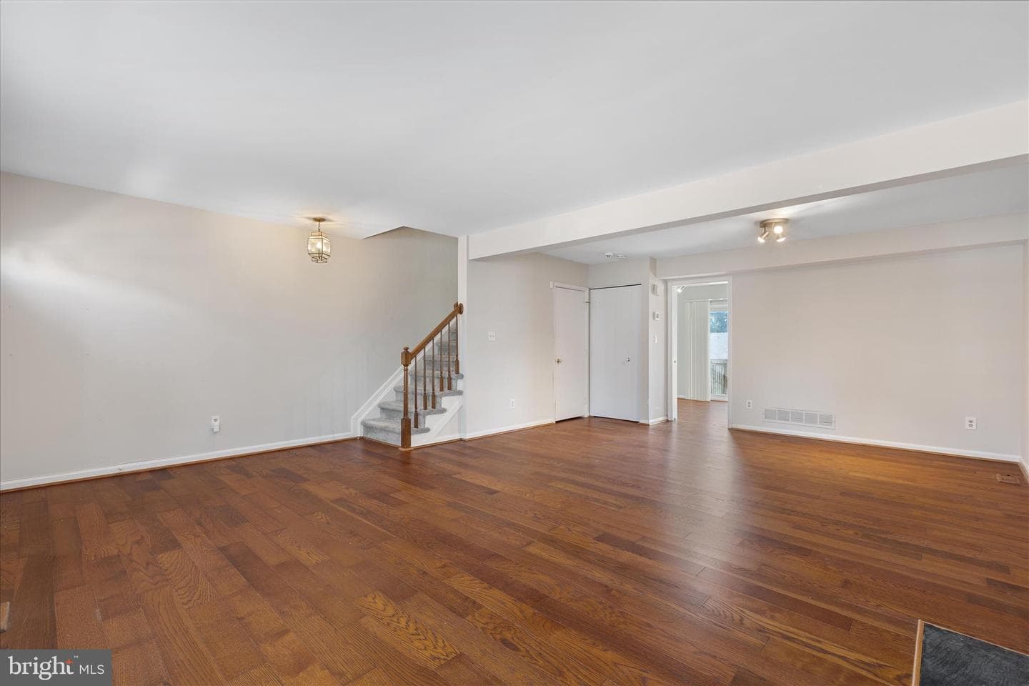 5816 Richardson Mews Square photo 4