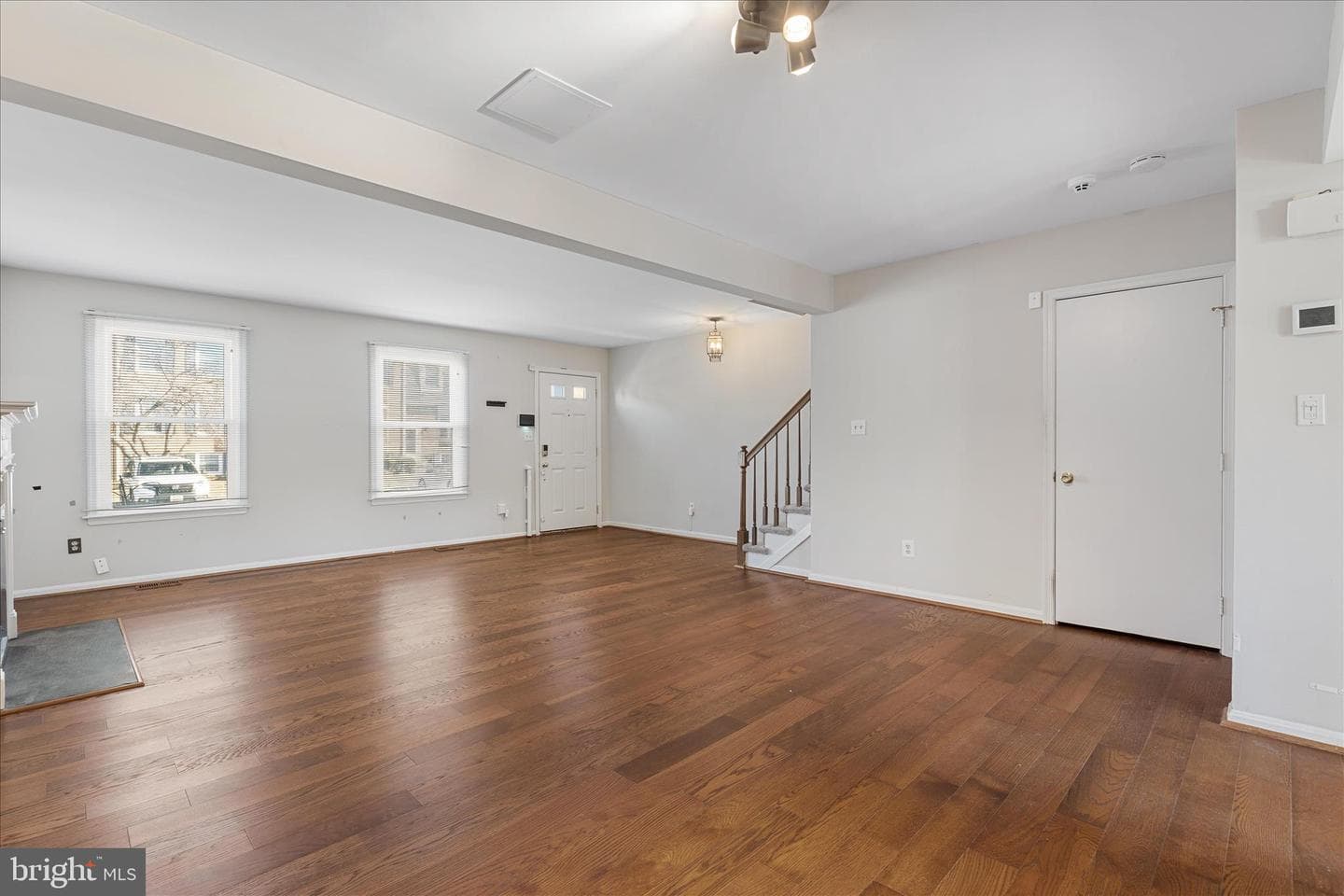 5816 Richardson Mews Square photo 8