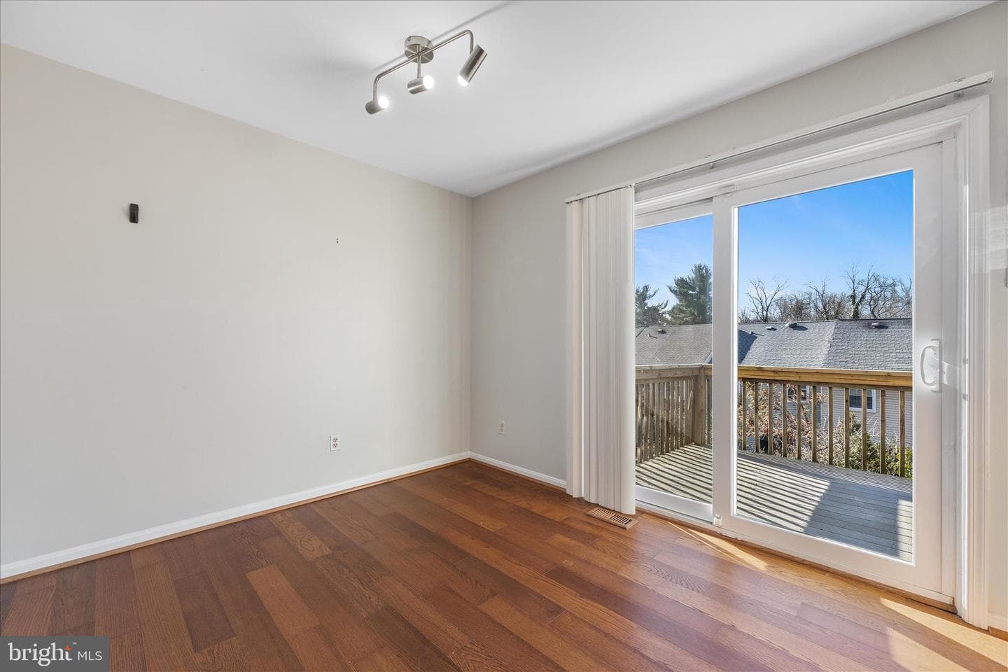 5816 Richardson Mews Square photo 9