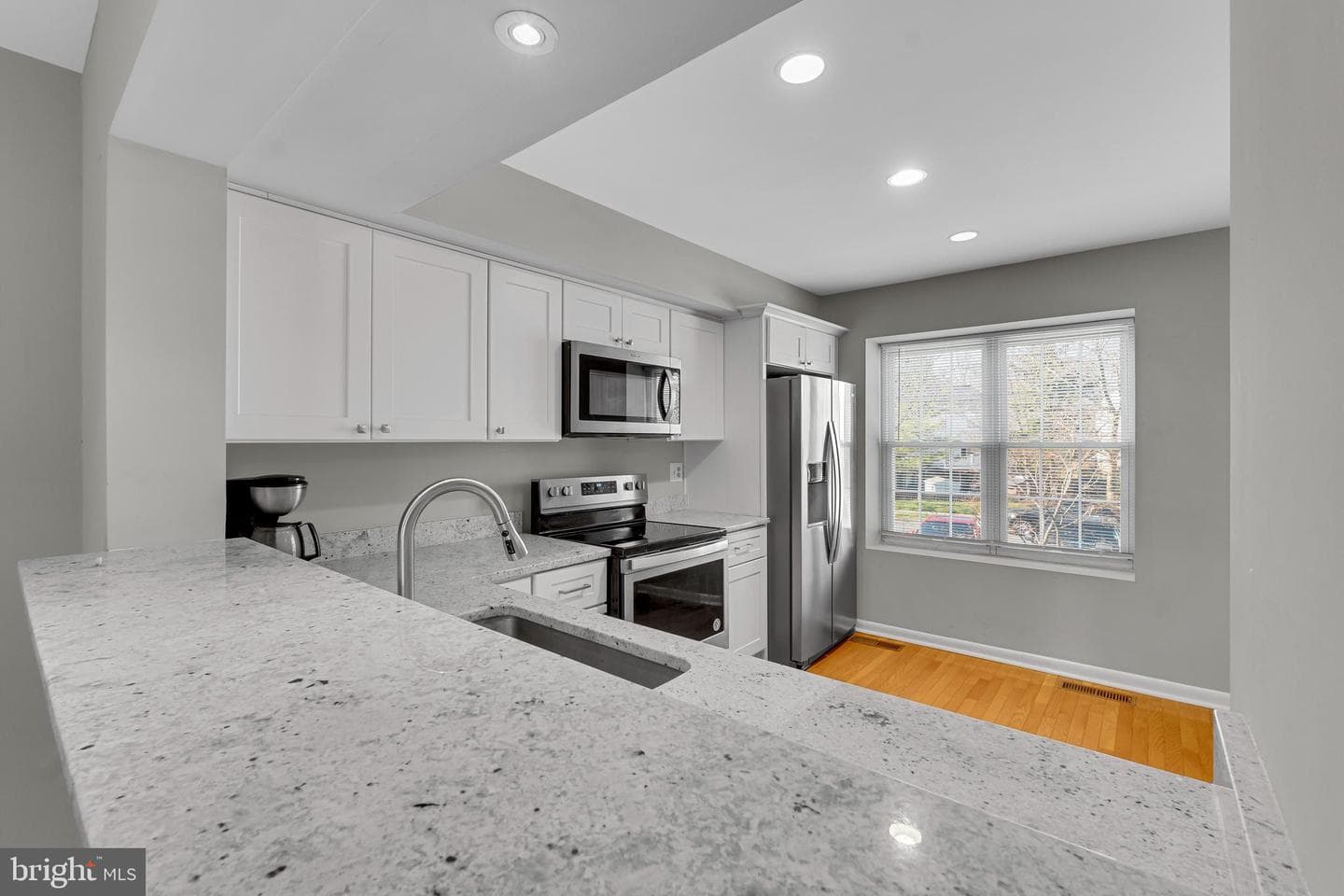 1923 Newhaven Drive photo 4