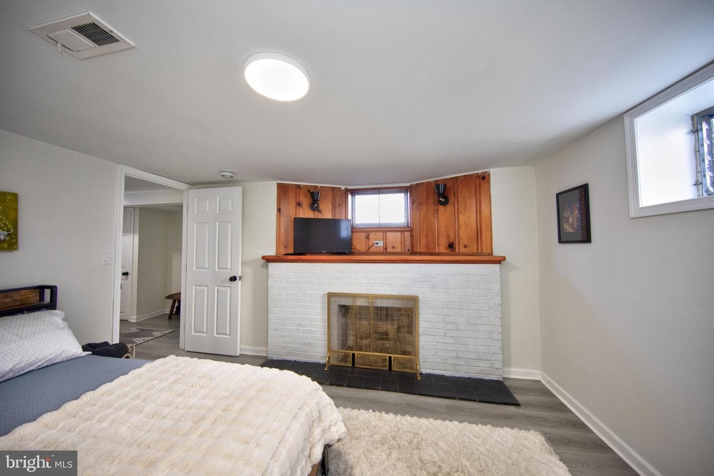 109 Elinor Avenue photo 24