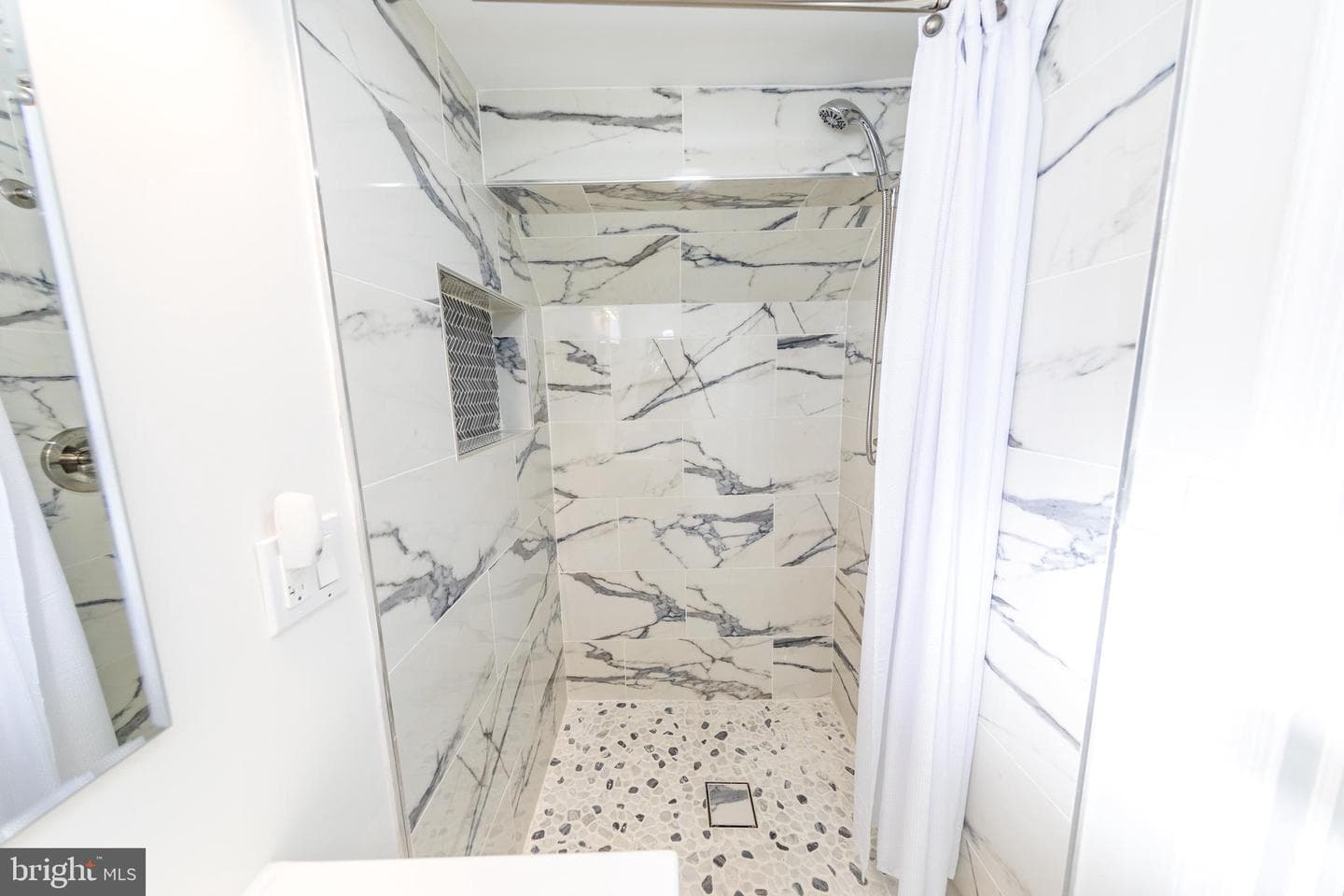 109 Elinor Avenue photo 26