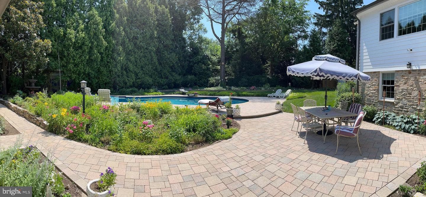 101 Thicket Road photo 12