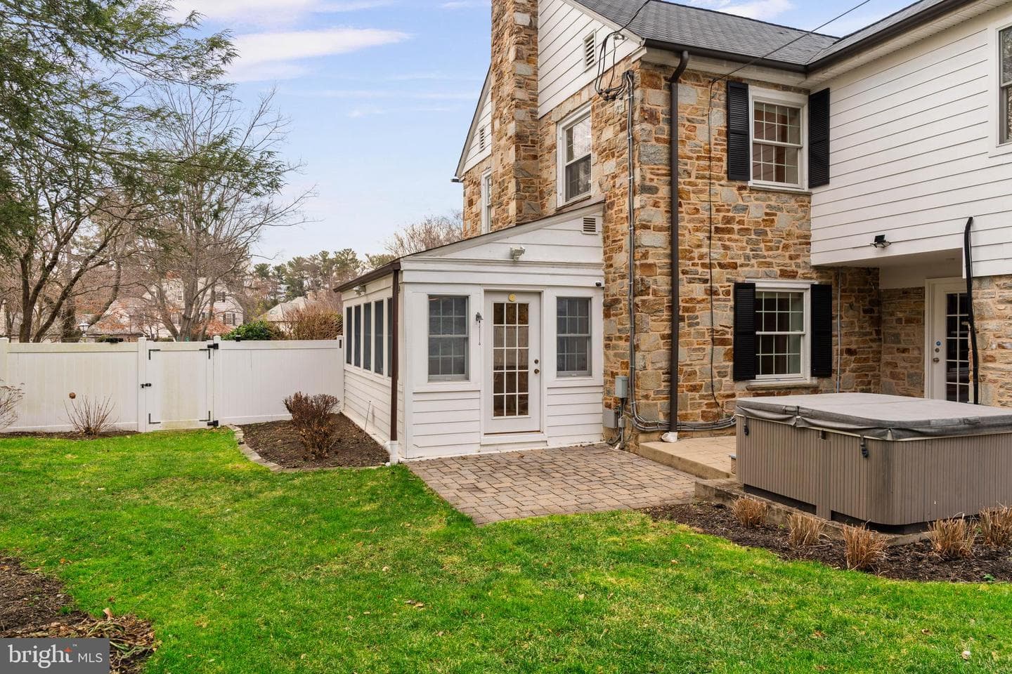 101 Thicket Road photo 28