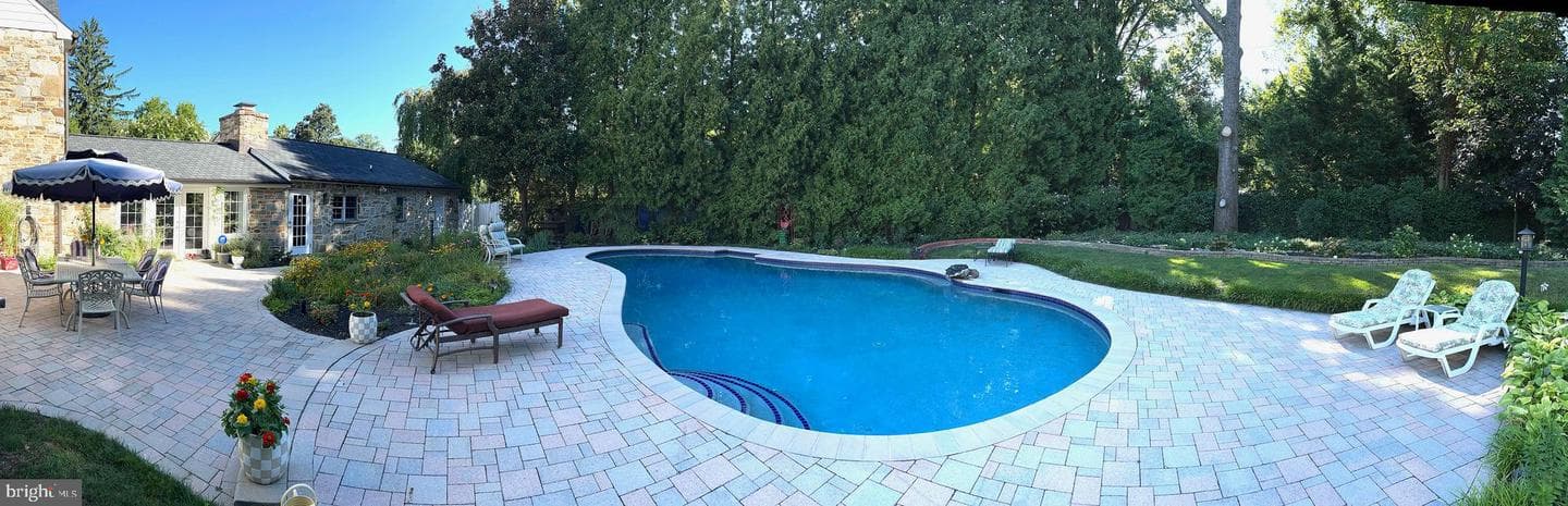 101 Thicket Road photo 7