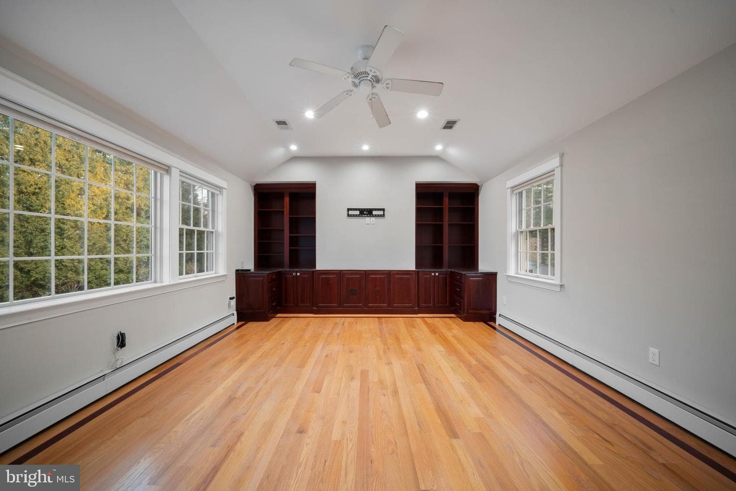 101 Thicket Road photo 9