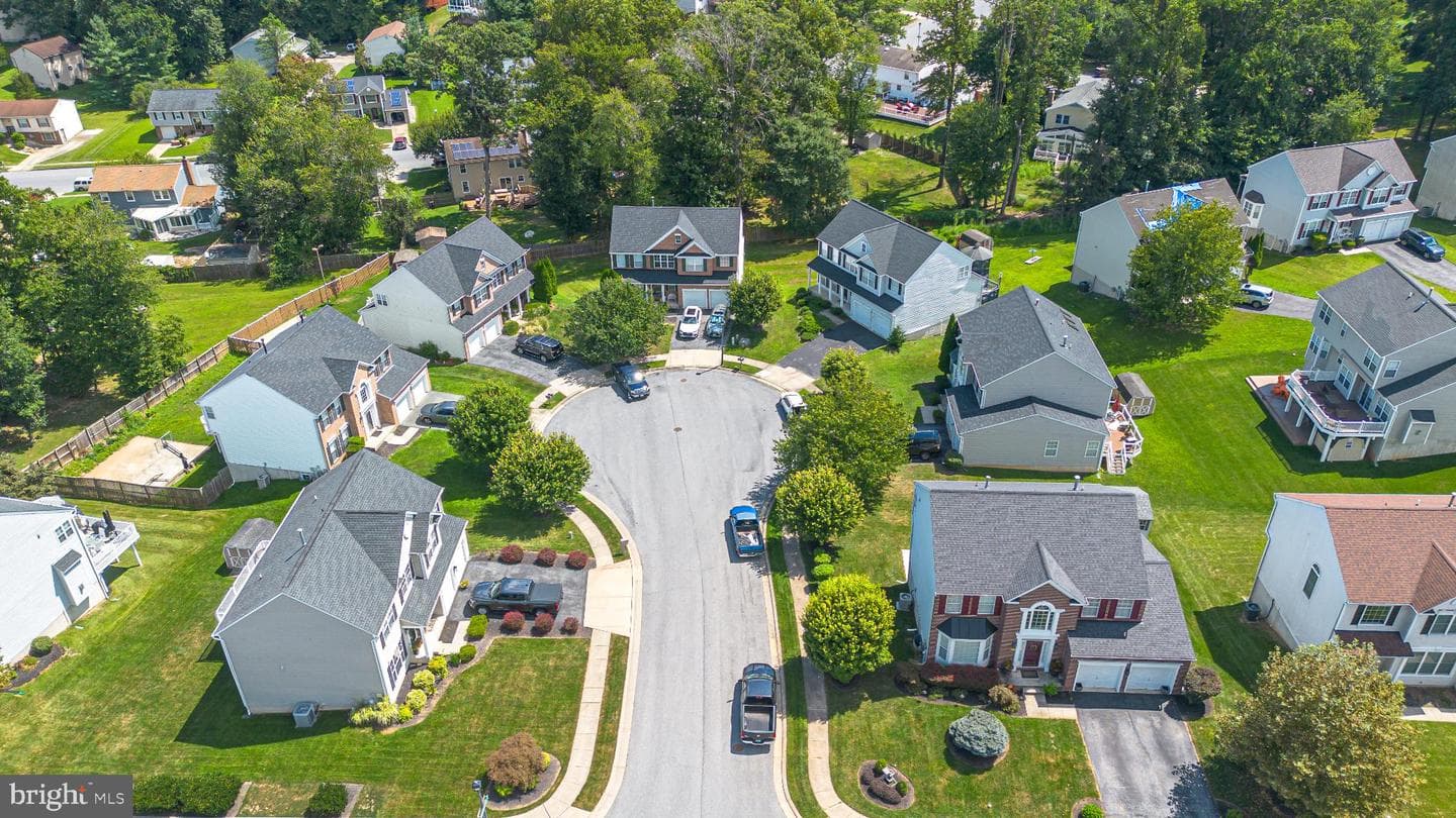 8604 Woodbrook Court photo 4