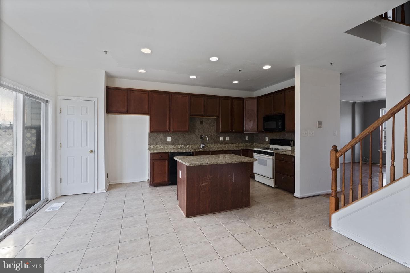 811 Middle River Road photo 16