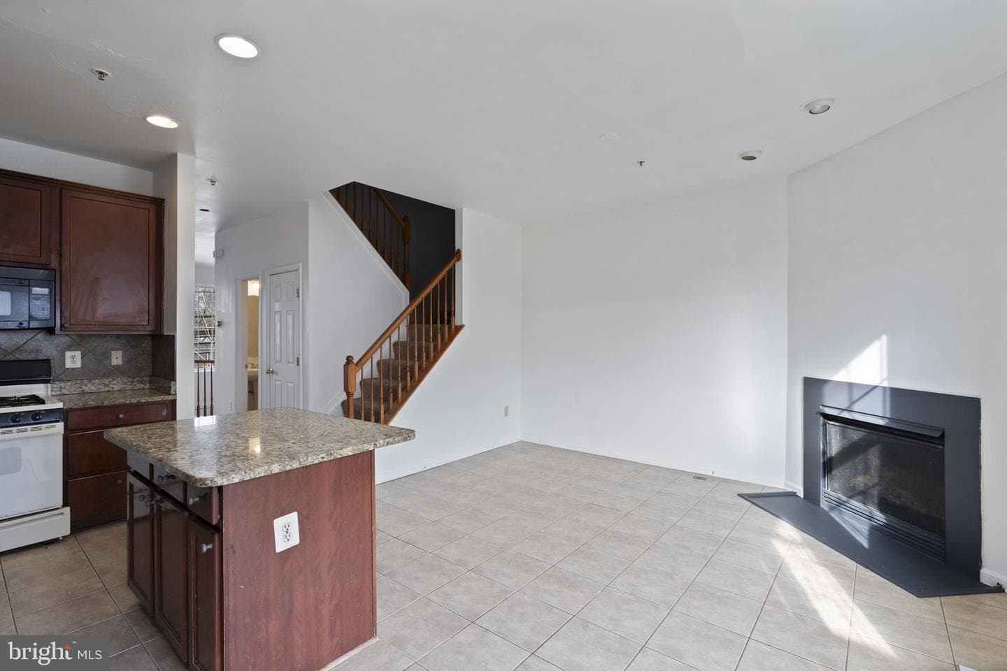 811 Middle River Road photo 18