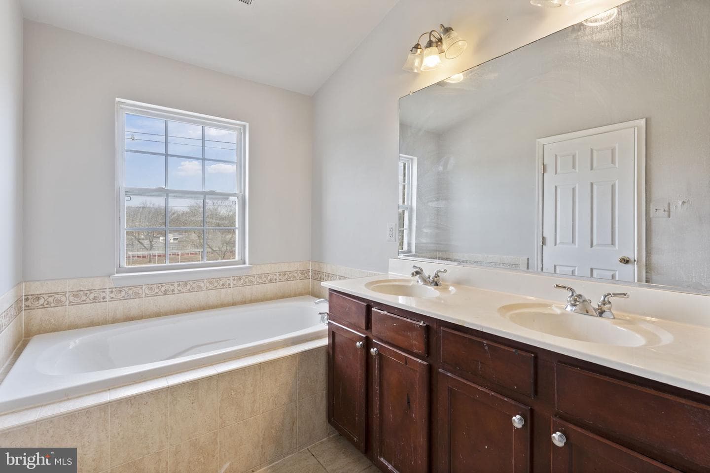 811 Middle River Road photo 26