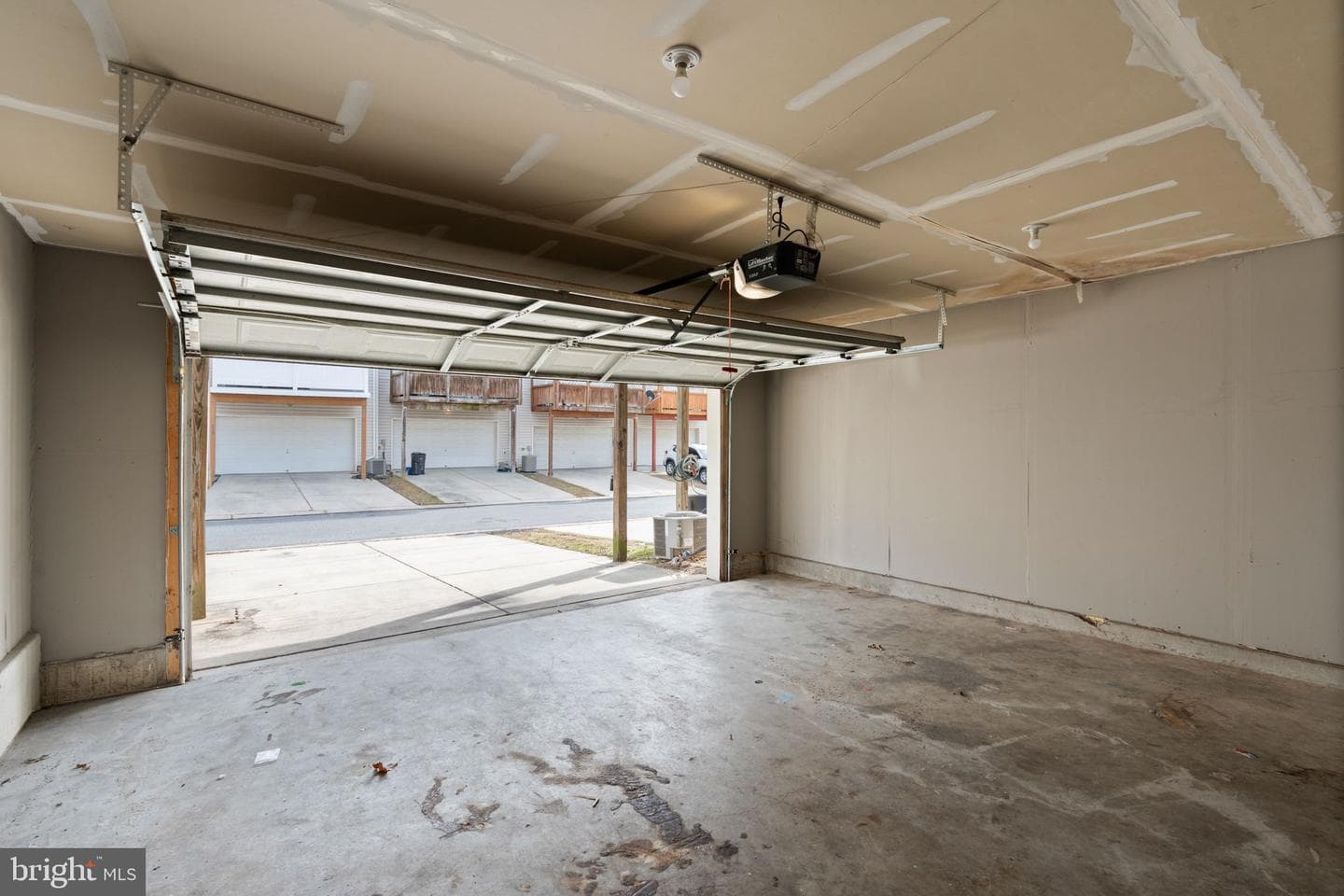 811 Middle River Road photo 41
