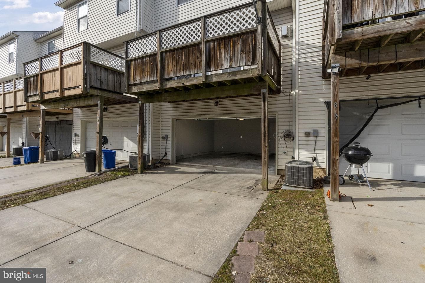 811 Middle River Road photo 48