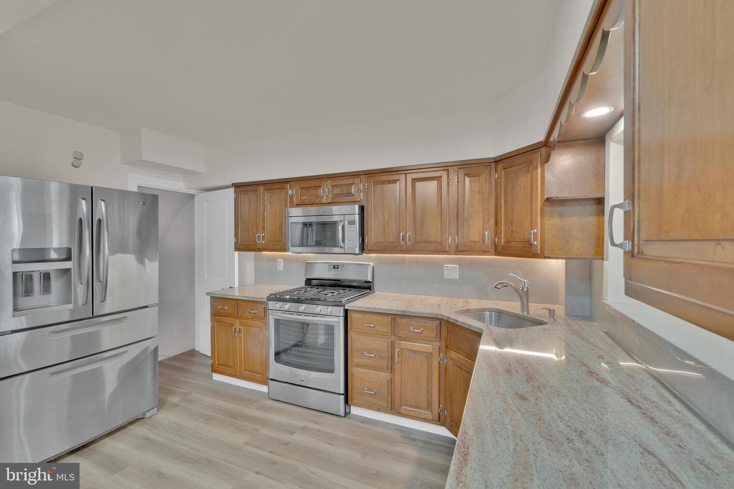 2725 Kirkleigh Road photo 13
