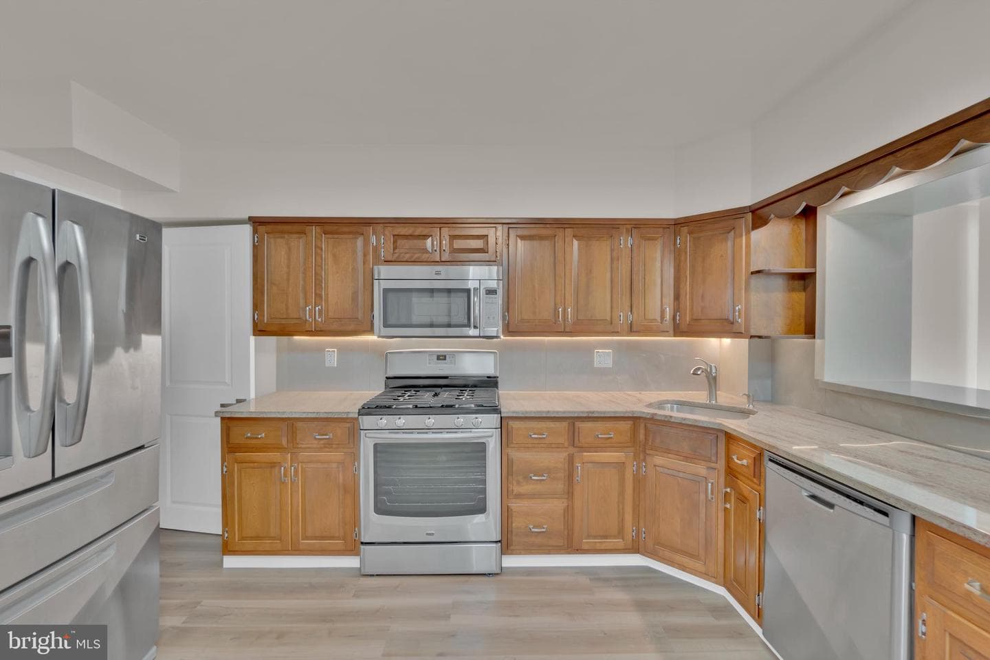 2725 Kirkleigh Road photo 14