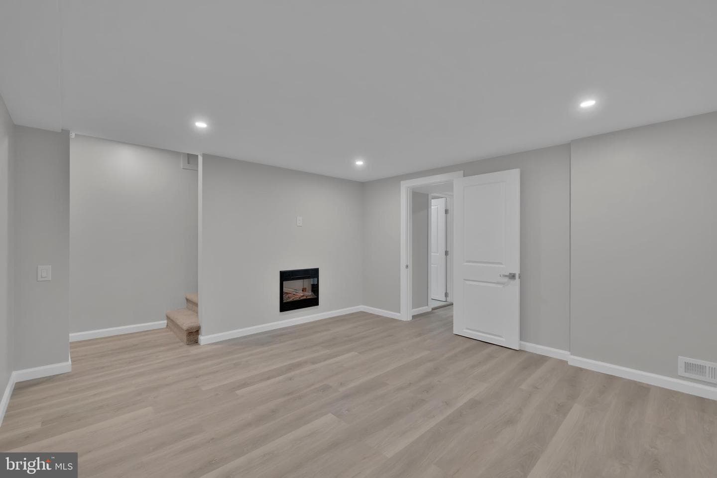 2725 Kirkleigh Road photo 28