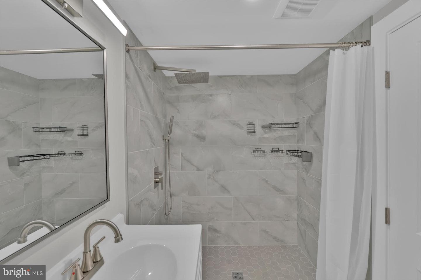 2725 Kirkleigh Road photo 32
